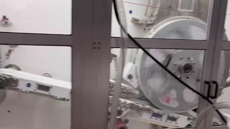 서보 드라이브가 있는 생리대 생산 라인